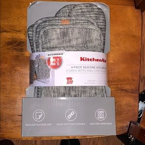Kitchen Aid Gray Non Slip Mini Mitts & Pot Holders